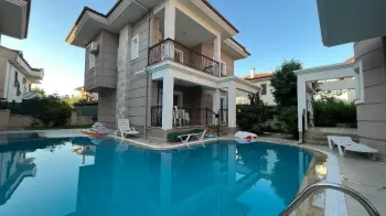 恰勒什迷人住宅配大型公共游泳池